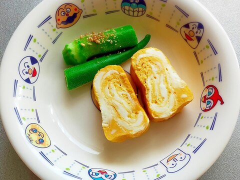 卵焼きと茹でオクラ